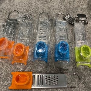 Mini cheese shredder